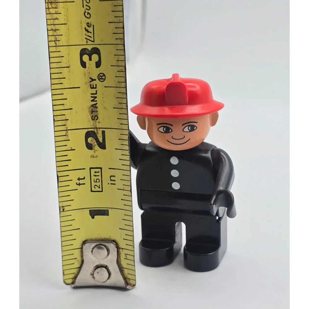 Lego Duplo Firefighter Fire Chief Fireman Firetruck 2.5